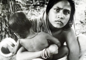 A refugee mother and child from East Bengal during the Bangladesh war, in 1971. Photo: Sunil Janah