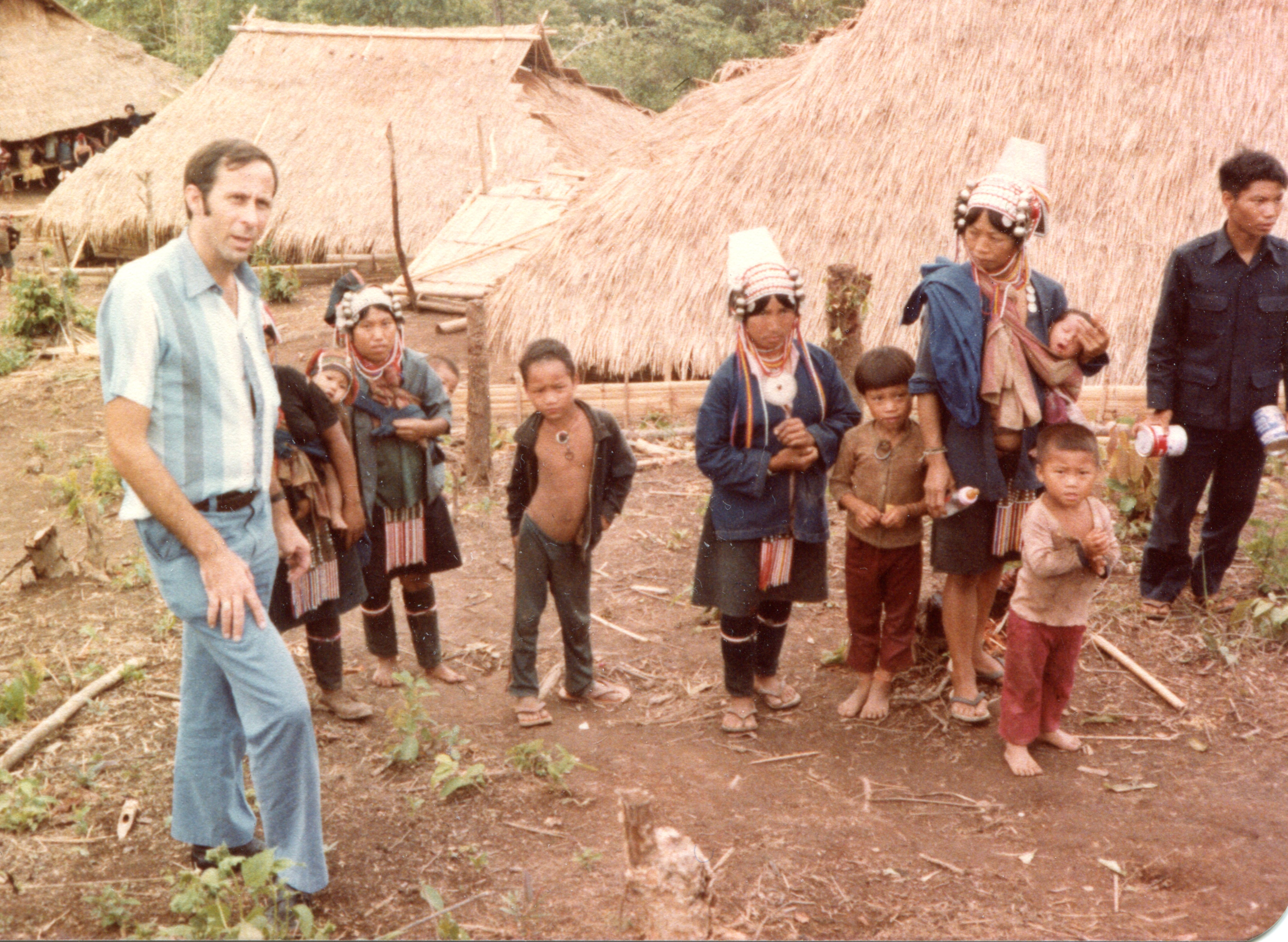 phillip-with-hmong-refugees-in-ban-vinai-camp-thailand188
