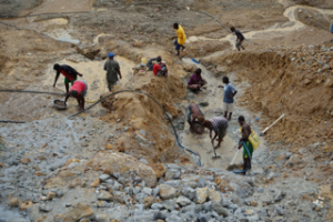 imageAlluvial miners working in one of the mine pits. Photo taken by the author on 29 January 2015.