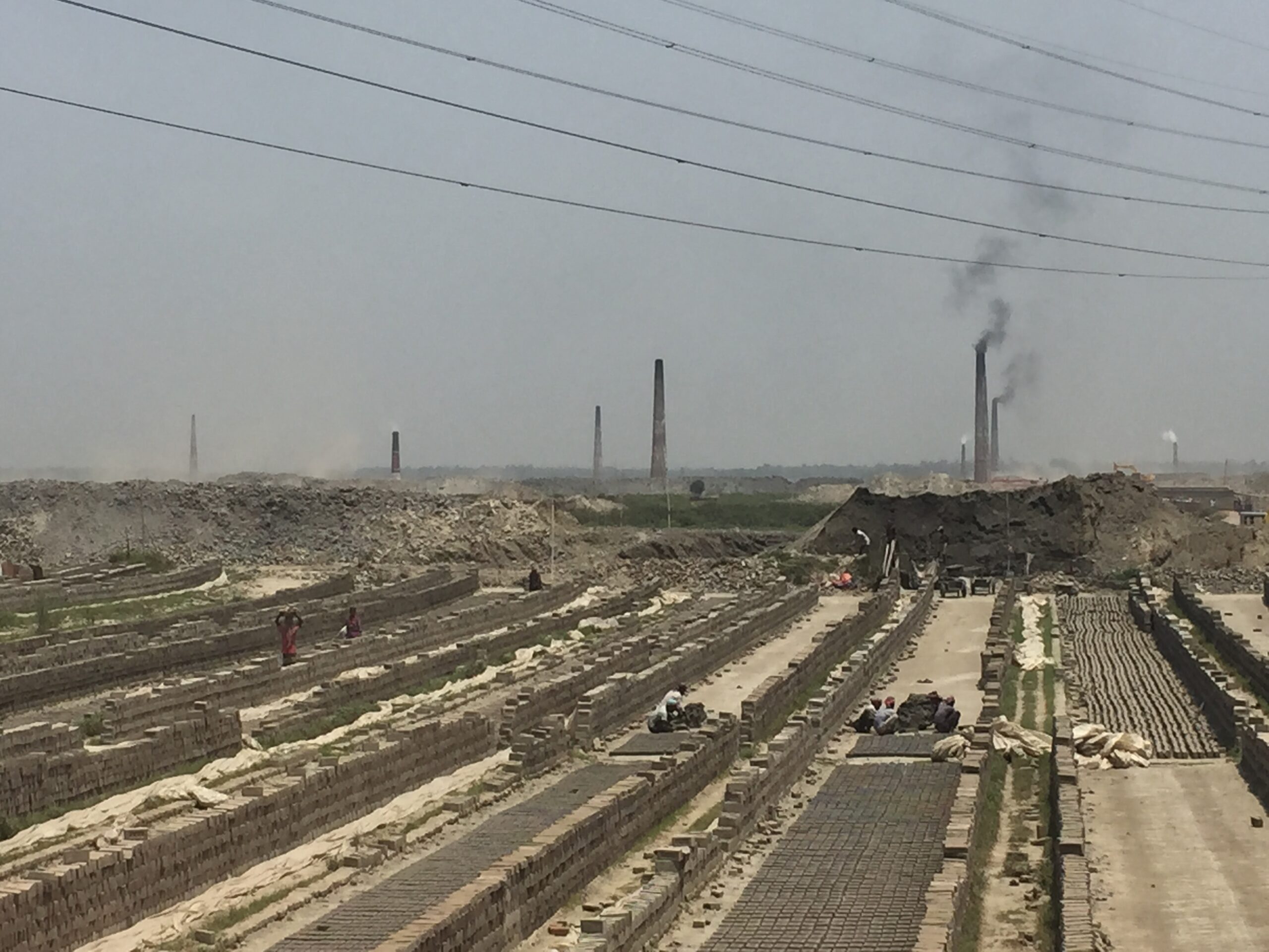 Brick kilns in Bangladesh (image: Bharadwaj & Bhattacharjee/IIP)