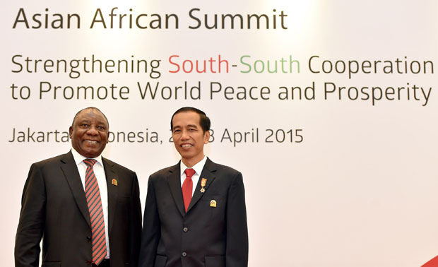 Jokowi with South African Deputy President Cyril Ramaphosa at the 2015 Asian-African Summit (image: Flickr/GovernmentZA/GCIS)
