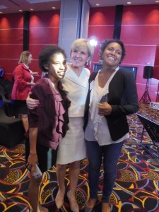 Fourth year UPNG Economics students Ms. Hera Hoi (left) and Ms. Florentina Dom (right) with Foreign Minister Julie Bishop.