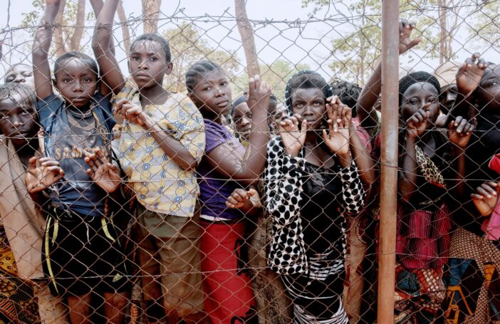 Hundreds of Burundian and Congolese refugees line up to receive basic relief items, such as blankets, kitchen utensils, solar lamps and mosquito nets in Nyarugusu refugee camp, Tanzania (Luca Sola 2015 for MSF)