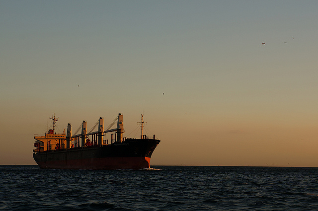 Oil tanker in the Bosphorus (Flickr/Mr Hicks46 CC BY-SA 2.0)