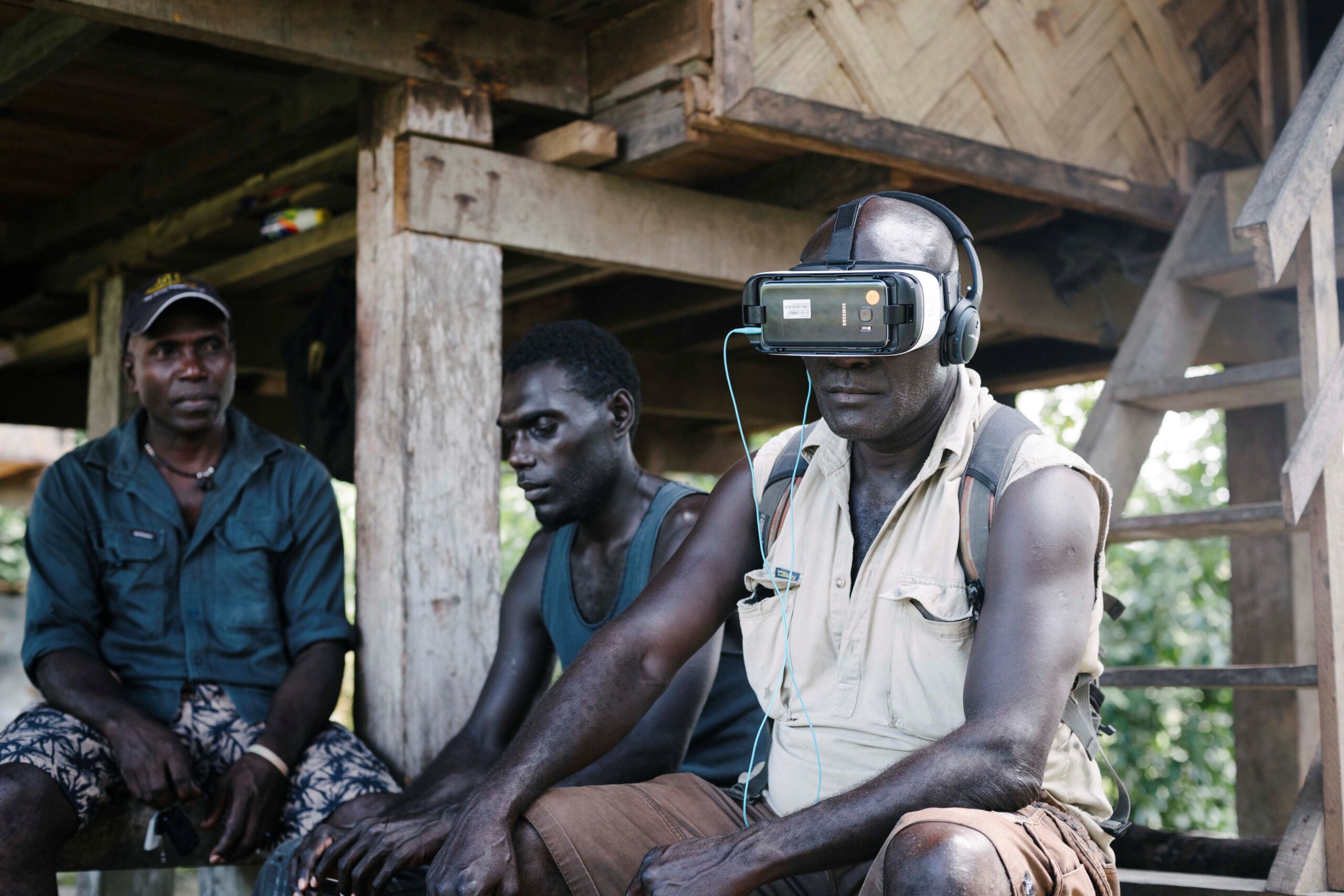 Former Bougainvillean combatant, now cocoa farmer Timothy Konovai tries out VR for the first time (image: World Bank/Alana Holmberg)