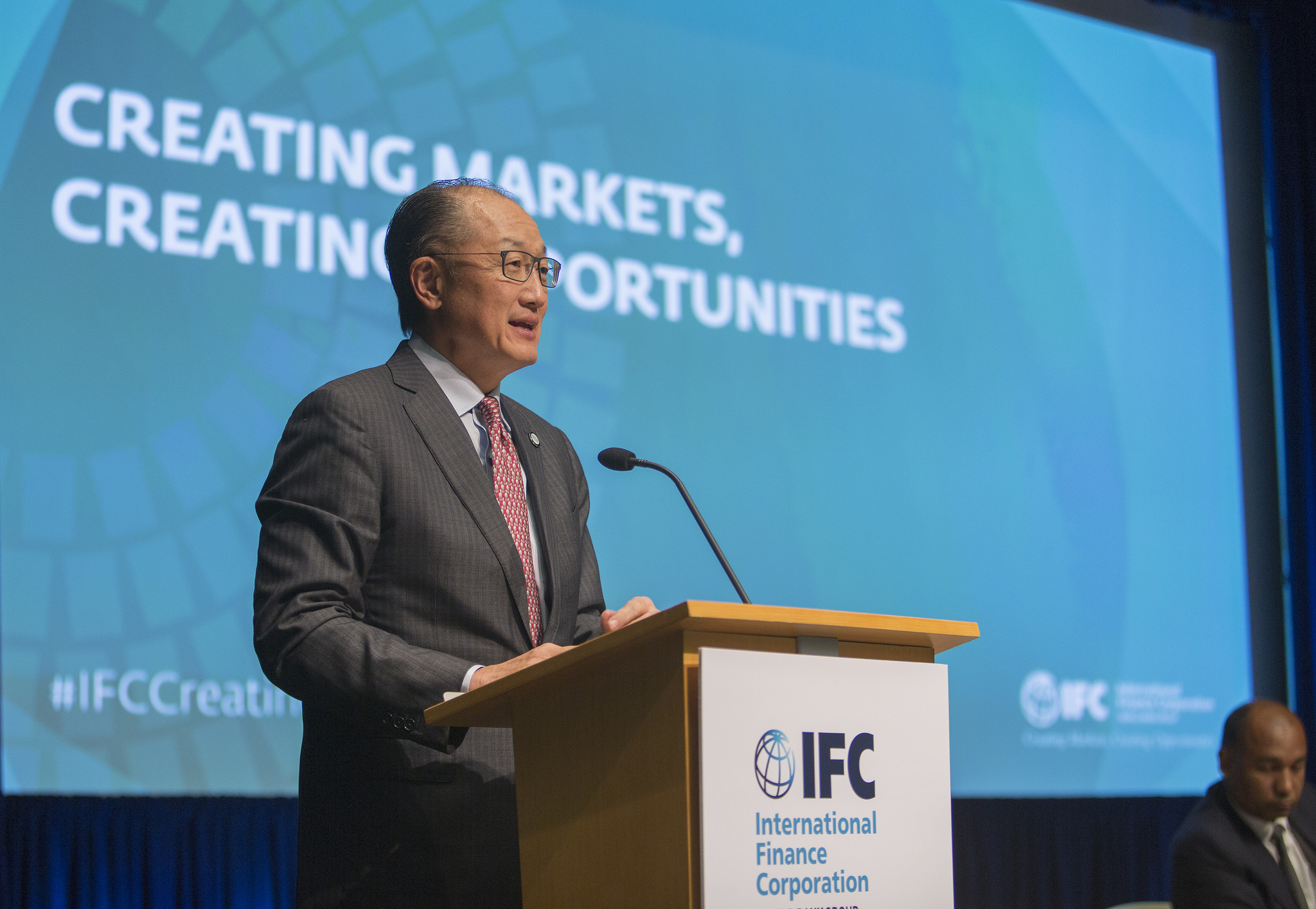 Jim Yong Kim speaking at World Bank/IMF 2017 Spring Meetings (World Bank/Flickr CC BY-NC-ND 2.0)