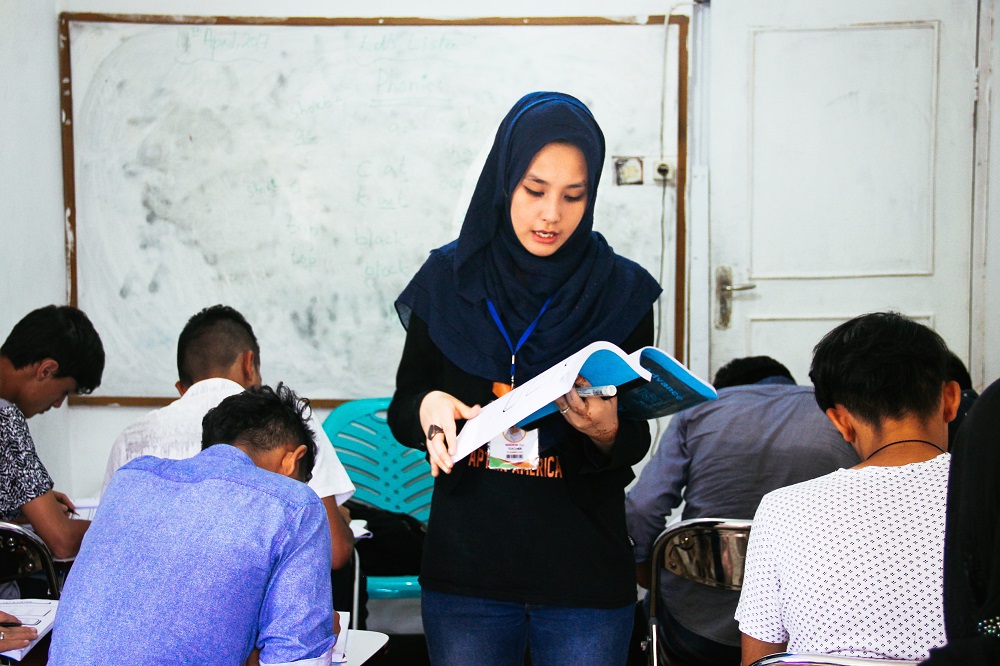 Refugee teacher (image: Thomas Brown)