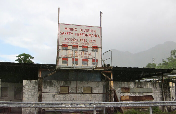 Remnants of Panguna mine buildings (madlemurs/Flickr CC BY-NC-ND 2.0)