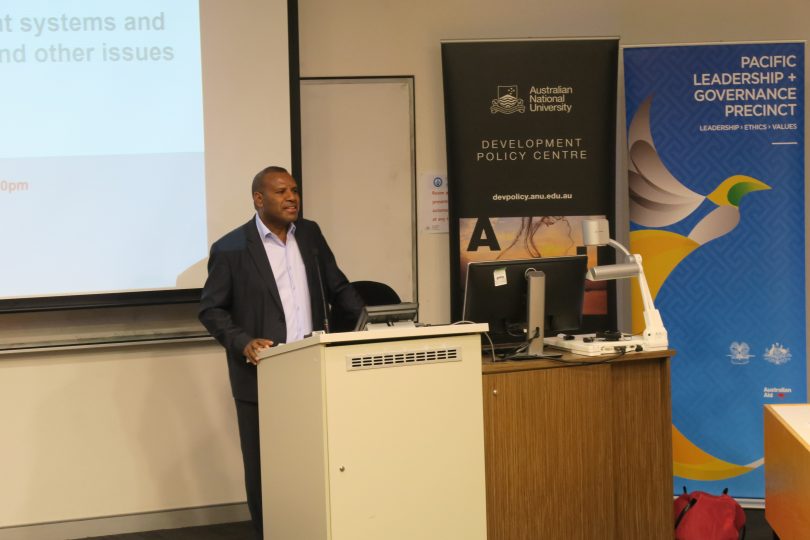 Dr Eric Kwa delivering a lecture at the Development Policy Centre, ANU on 15 November 2017