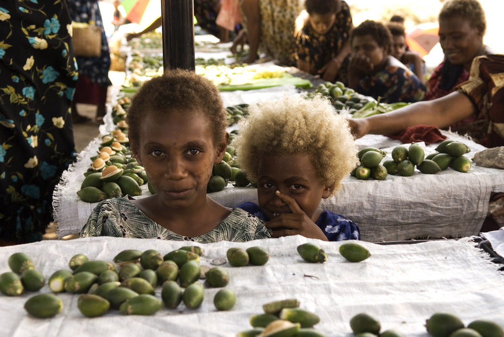 Selling betelnut at market (Taro Taylor/Flickr/CC BY 2.0)