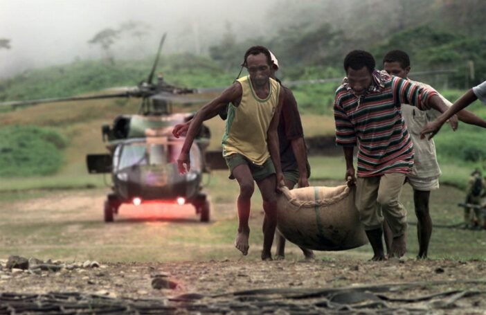 Delivering food aid to PNG, 1997 (DFAT/Flickr/CC BY 2.0)