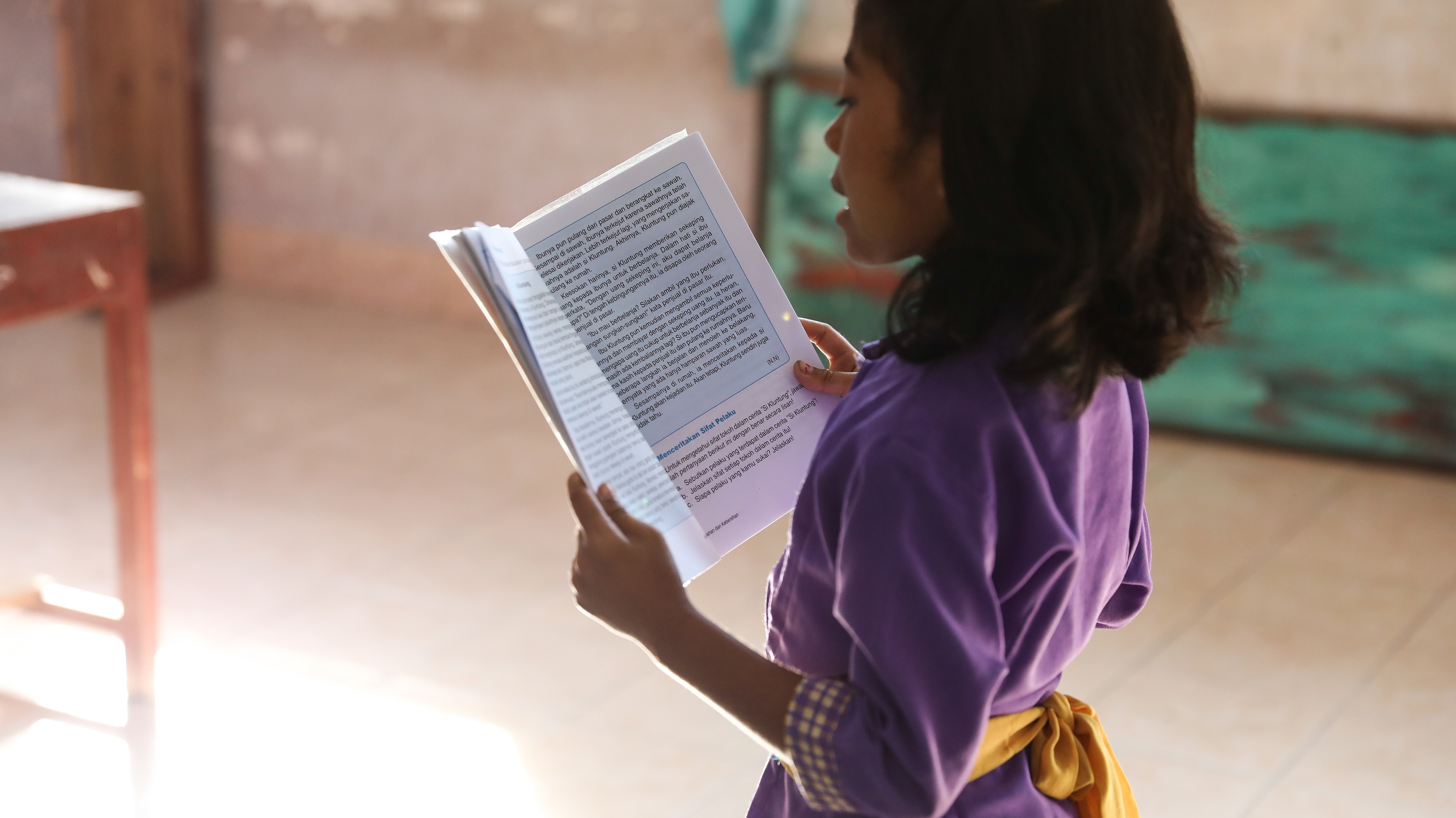 Primary school students in Bima face many learning challenges, including low literacy levels, remoteness and issues of teacher training (Credit: INOVASI Program)