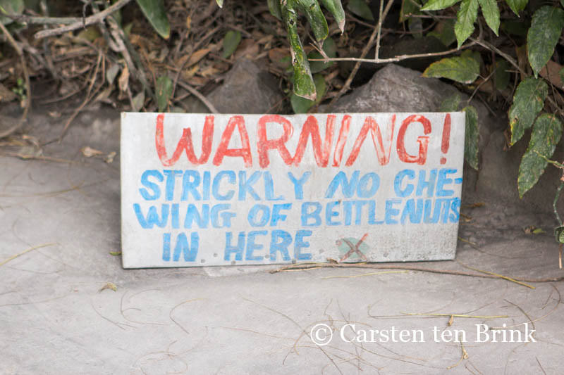 A warning sign in PNG (Carsten Brink/Flickr/CC BY-NC-ND 2.0)