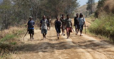 Young men in Eastern Highlands, PNG engaged in tribal conflict walking to meet the opposing tribe (DFAT/Flickr/CC BY 2.0)