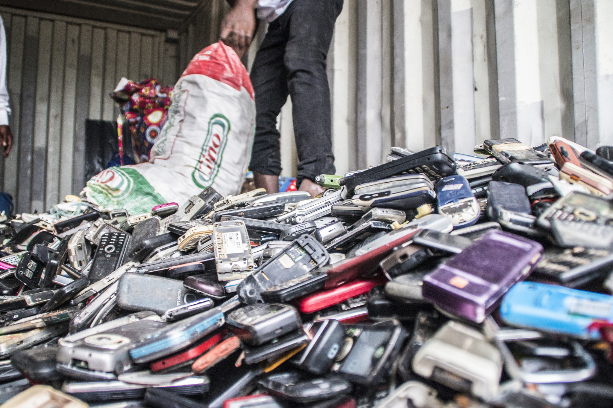 Collecting scrap phones (Fairphone/Flickr/CC BY-NC 2.0)