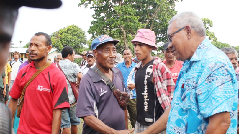 Ila Geno (right) on the campaign trail (Credit: PNG Post Courier)