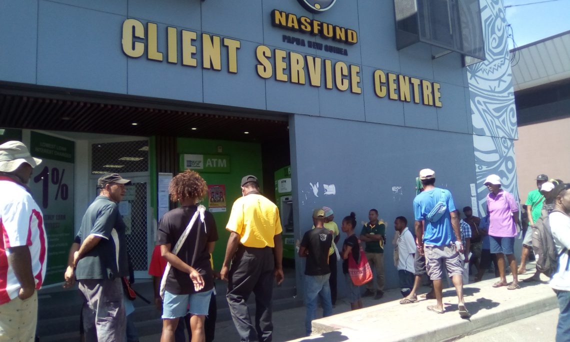 The beginning of a very long queue at the NASFUND office, Four Mile, as unemployed people seek early release of their superannuation (Photo credit: Jotam Sinopane)