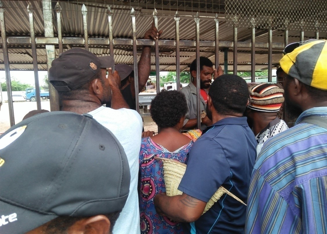 Buai vendors buying buai from rural wholesale suppliers