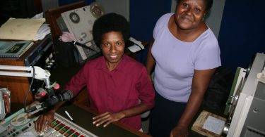 Staff in the Lae studios of the National Broadcasting Corporation of Papua New Guinea (Jacqueline Smart Ferguson/AusAID/Flickr CC BY 2.0)