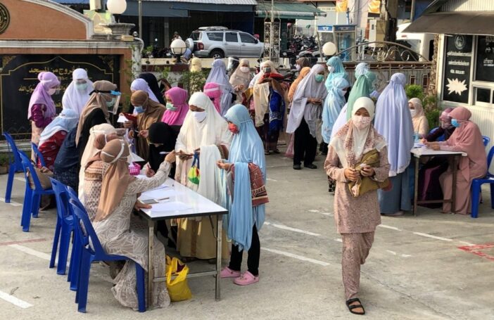 Muslim women in Thailand’s Yala province queuing for seat designation at the Central Mosque for a mass prayer at the end of Ramadan (Photo: Don Pathan)