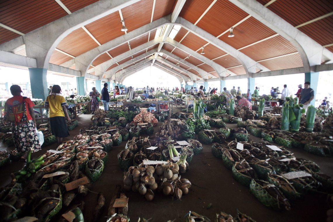 Port Vila vegetable market, Vanuatu (Rob Maccoll/DFAT/Flickr CC BY 2.0)