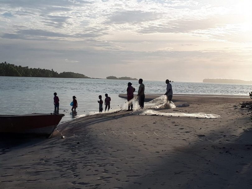 Family fishing on Funafala, Tuvalu (Credit: Carol Farbotko)