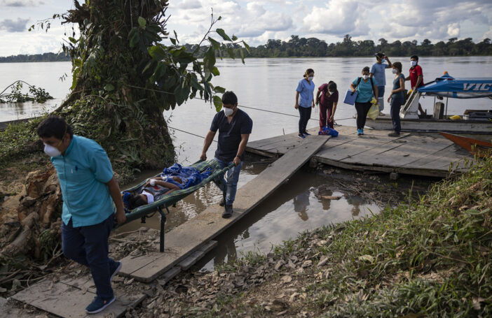 Indigenous communities on the Amazon in Peru have been hard hit by COVID-19 (Ginebra Peña Gimeno/thenewhumanitarian.org)