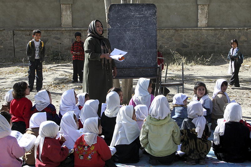 Afghan Primary School Children Attend Classes