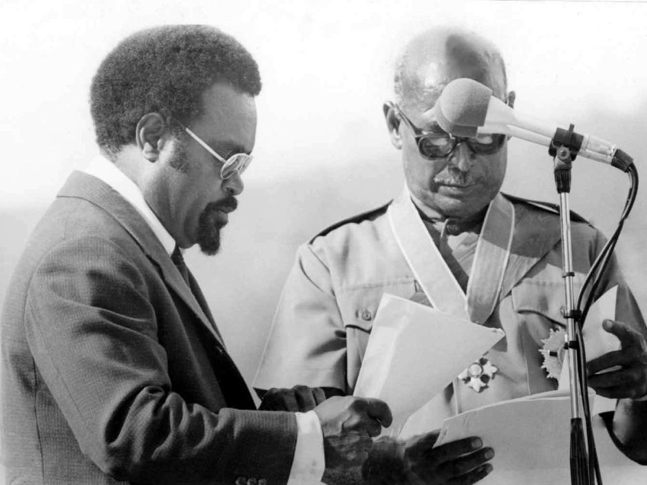 PNG’s first prime minister, Michael Somare, and first Governor-General, John Guise, at the Independence Day ceremony in 1975