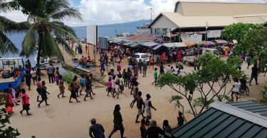 2019 election crowd in Gizo, Solomon Islands (Zelda Hilly)