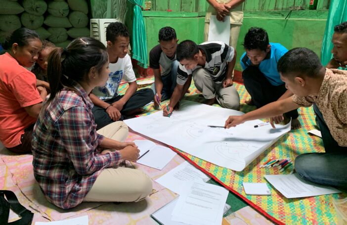 Community mapping with an Indonesian community in a University of Technology Sydney project (Jeremy Kohlitz)