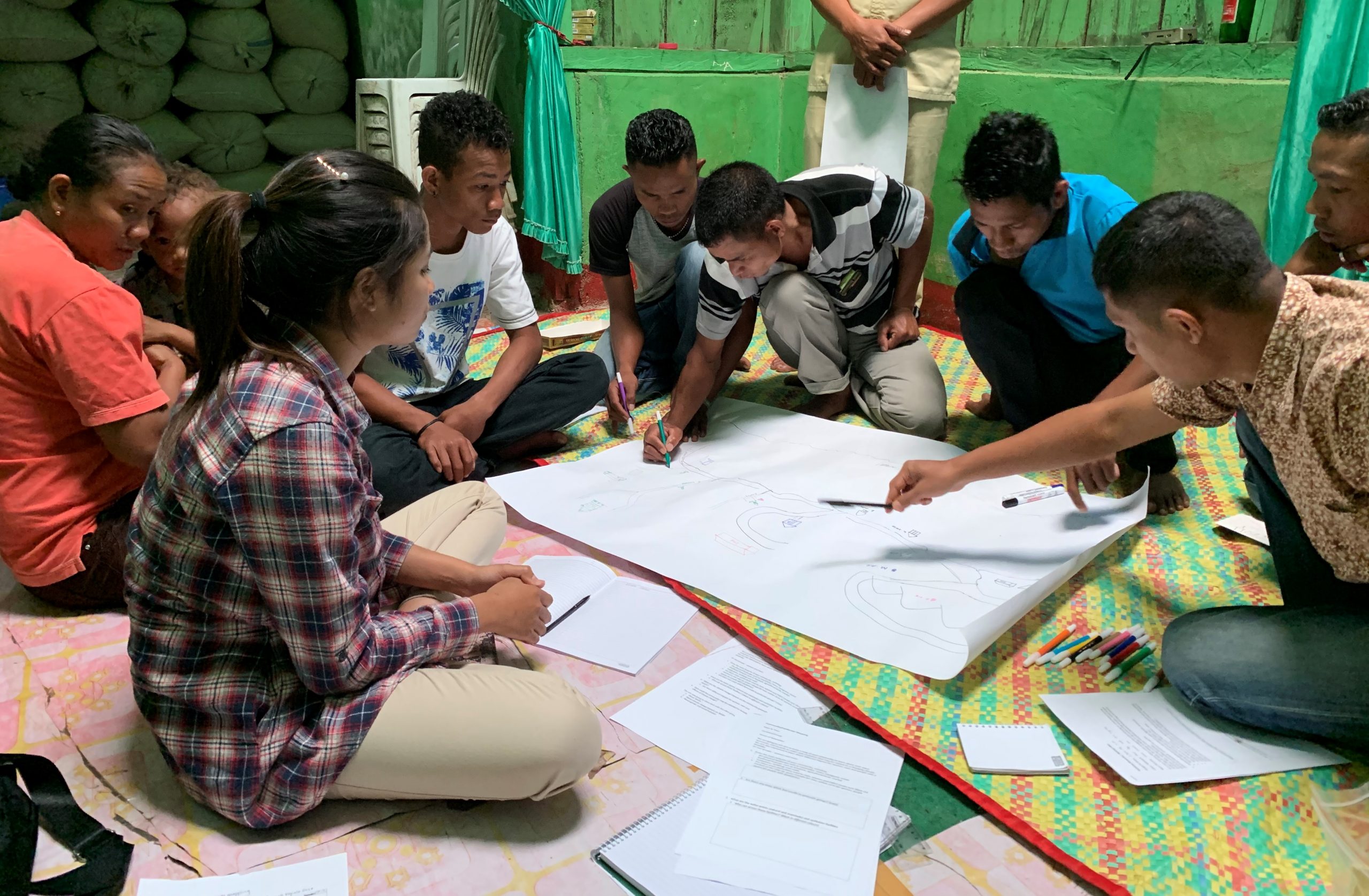 Community mapping with an Indonesian community in a University of Technology Sydney project (Jeremy Kohlitz)