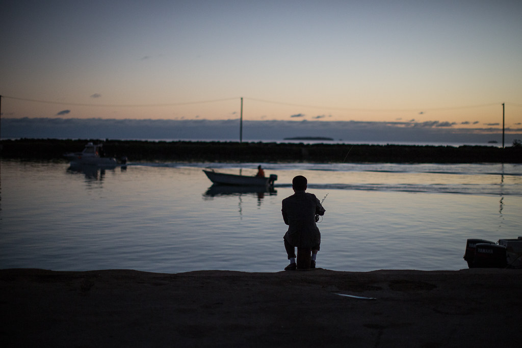 A man fishing in Nuku'alofa, Tonga (Conor Ashleigh-DFAT-Flickr)