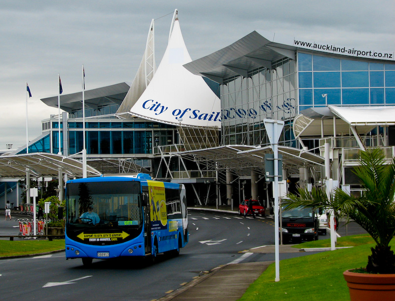 Auckland Airport (Chun Xia-Flickr)
