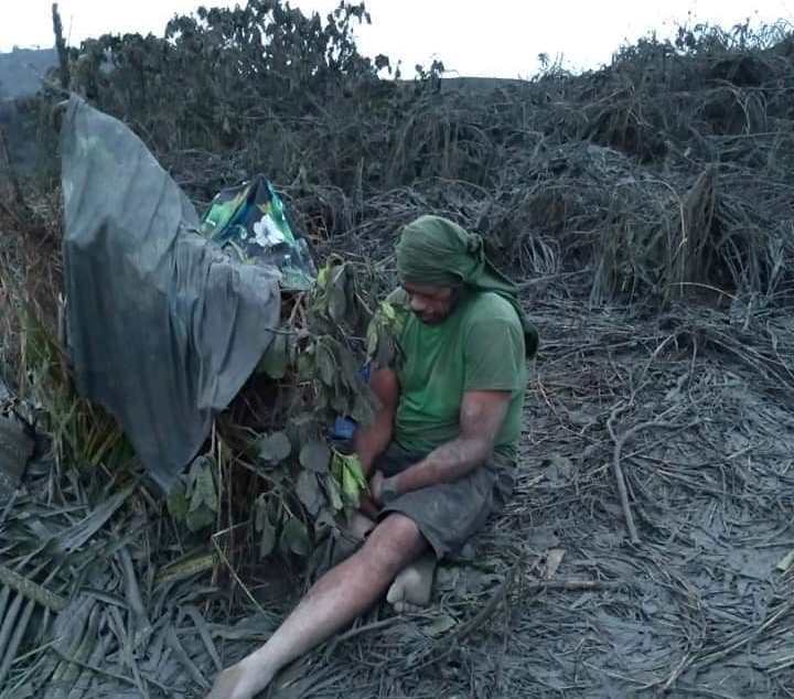 Timote Ake, who lost his house and all his belongings, on Mango, Ha'apai (Piokalafi Fakaosi)