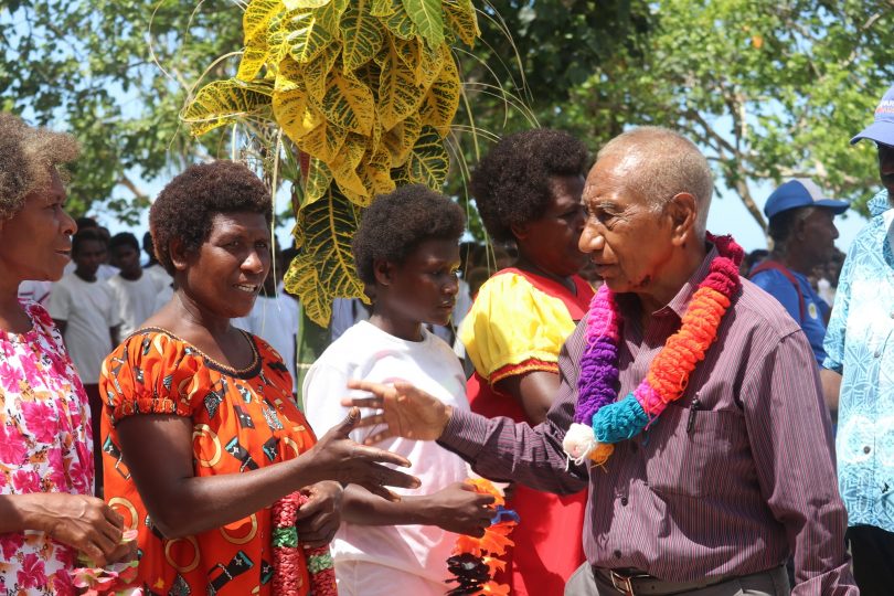 Sir Julius Chan meets voters in Lapai village in March 2022 (New Ireland Provincial Government News-Facebook)