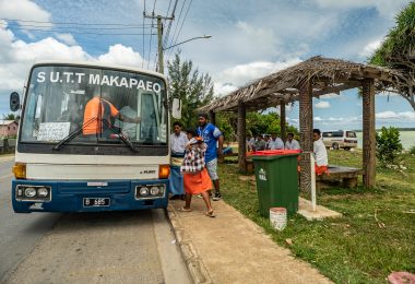 Getting on the bus in Tonga (Asian Development Bank-Flickr)