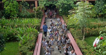 Primary school students heading to class in PNG