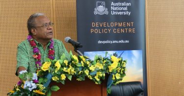 Robert Igara delivering his keynote speech at PNG Update 2022 (Development Policy Centre-ANU)