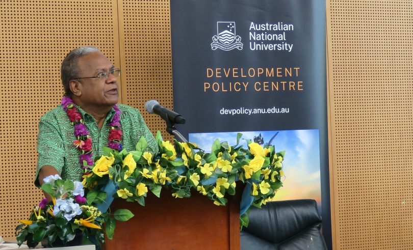 Robert Igara delivering his keynote speech at PNG Update 2022 (Development Policy Centre-ANU)