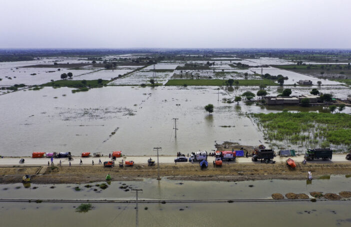 Humanitarian aid reaches flood survivors in Pakistan, September 2022 (Abdul Majeed-EU-Flickr)