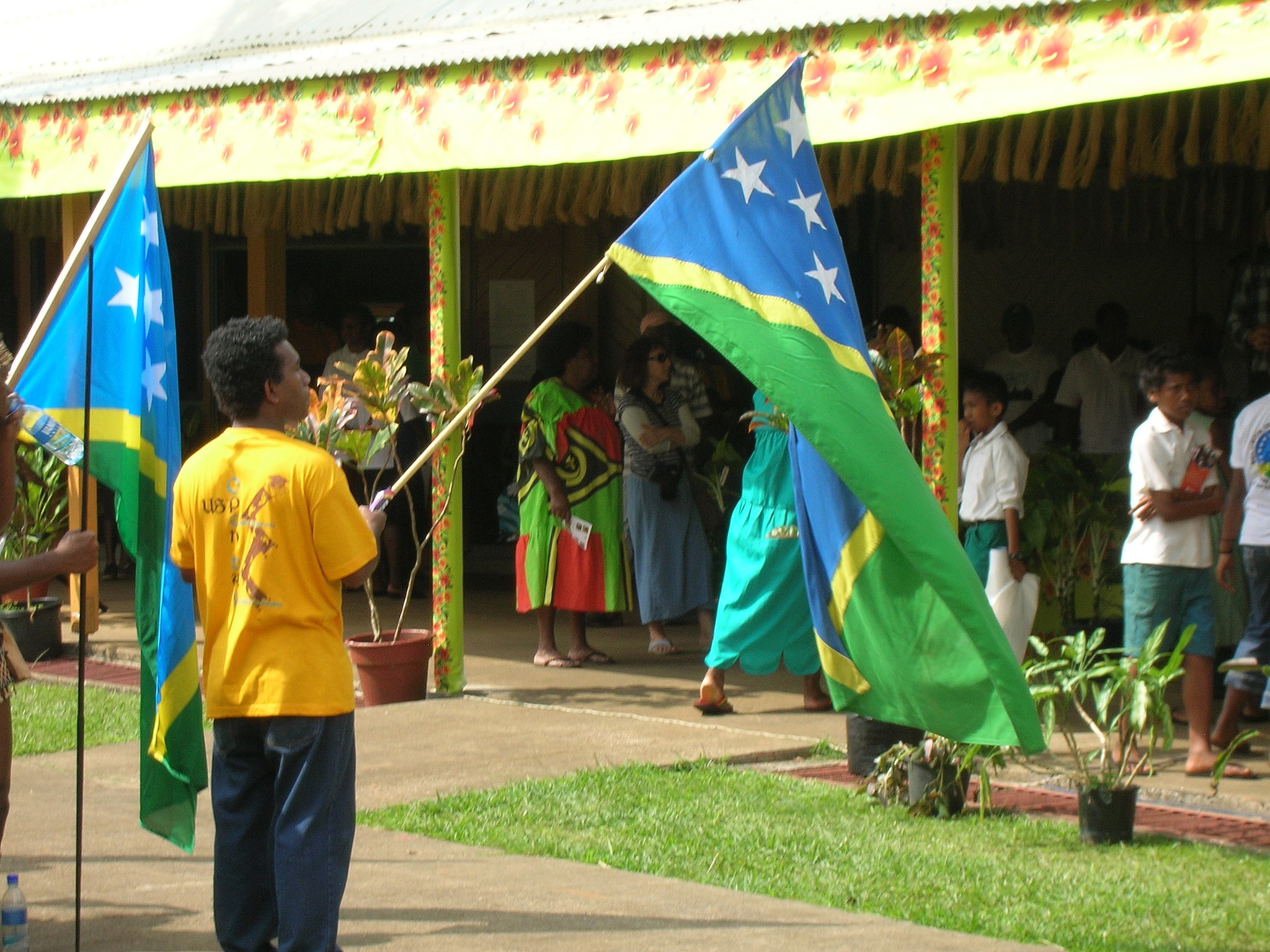 Solomon Islands flag (Julie Lyn-Wikimedia Commons)