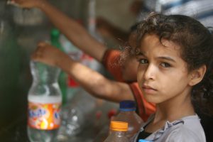 Collecting water in Rafah, Gaza (Mohammed Al Baba-Oxfam International-Flickr)