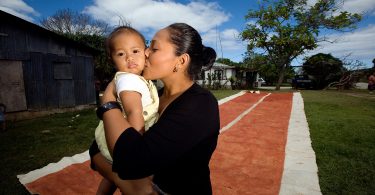 Mother and daughter in Tonga (Asian Development Bank-Flickr)