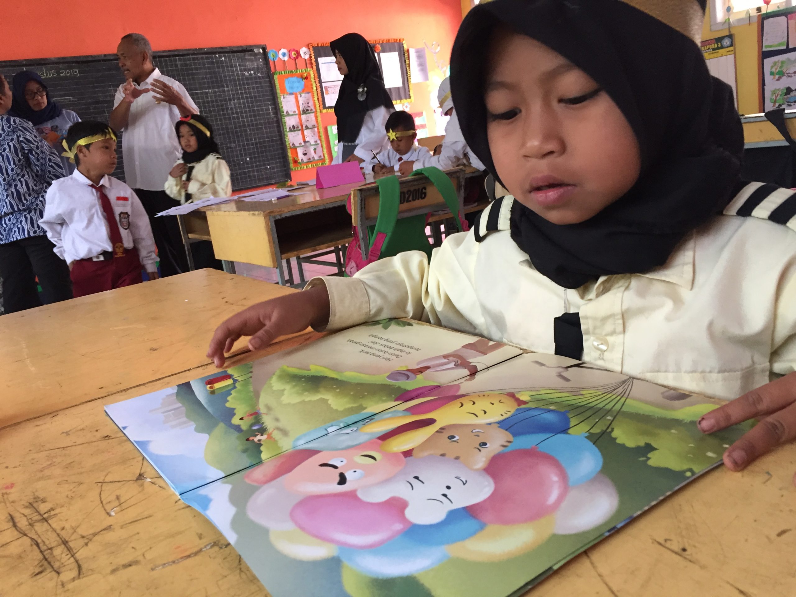 Reading in the classroom in Indonesia (Mark Heyward)