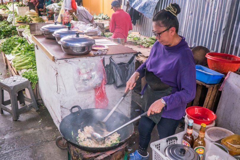 A woman food merchant in Jakarta, Indonesia (Gerard Joren-Asian Development Bank)