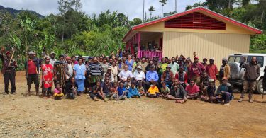 Community members in front of Kopeng aid post during a Digicel Foundation project evaluation visit in February 2023 (Helen Mela-Digicel Foundation)