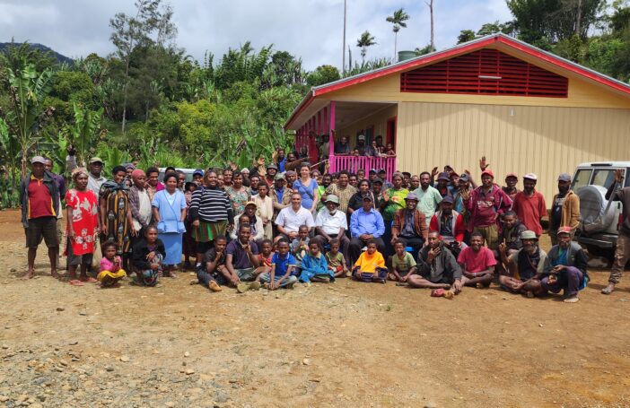 Community members in front of Kopeng aid post during a Digicel Foundation project evaluation visit in February 2023 (Helen Mela-Digicel Foundation)