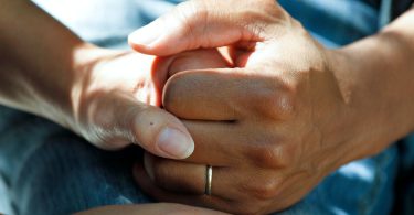 Holding hands (National Cancer Institute-Unsplash)