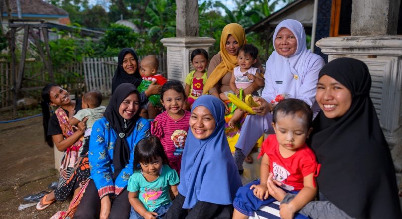 Midwife Yussi with her community members in Solor village, Bondowoso, East Java, as part of a KOMPAK initiative to improve maternal child health data (KOMPAK)